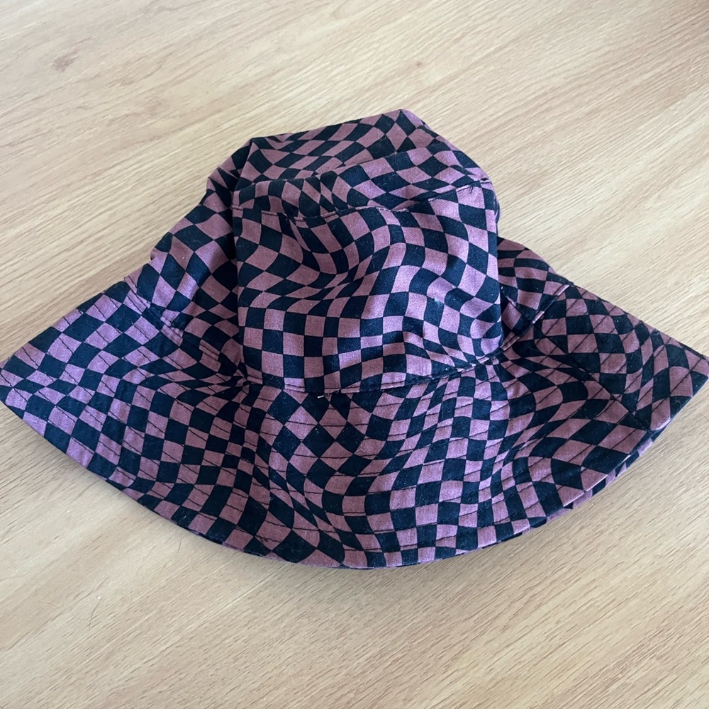 Baggu Bucket Hat - trippy checker
